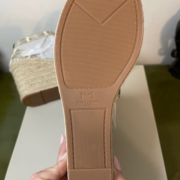 BNIB Marc Fisher LTD Adalyn platform ankle strap wedges - Picture 6 of 6